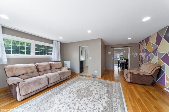 Foto del edificio - 7811 W Balmoral Ave
