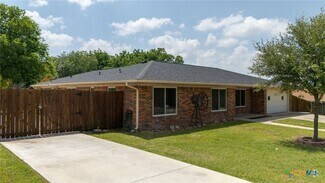 Building Photo - 308 Live Oak Dr