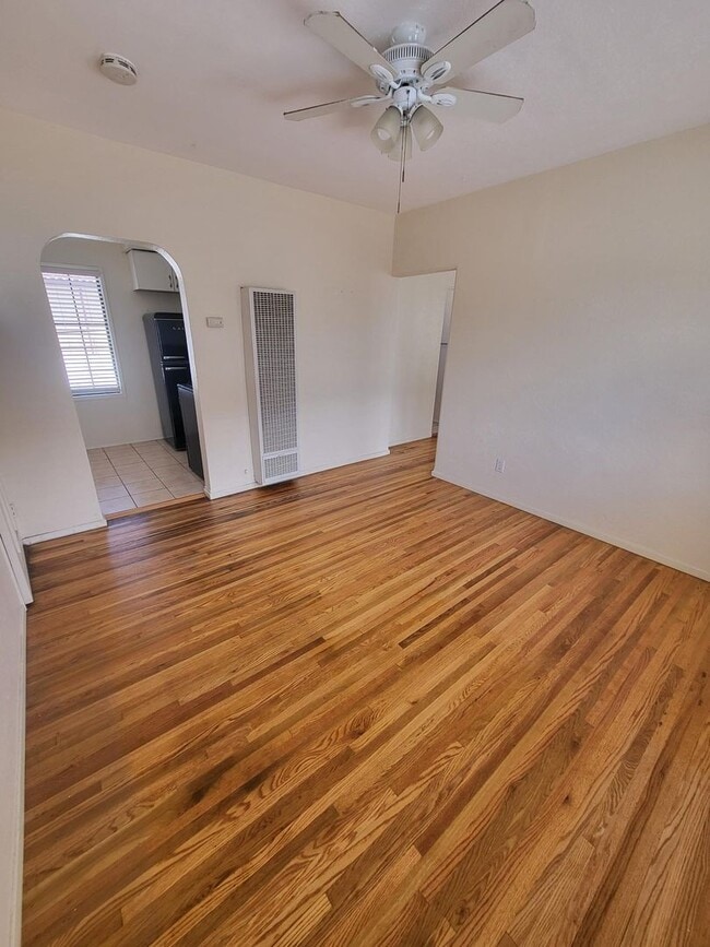 Building Photo - 2517 1/2 Congress St