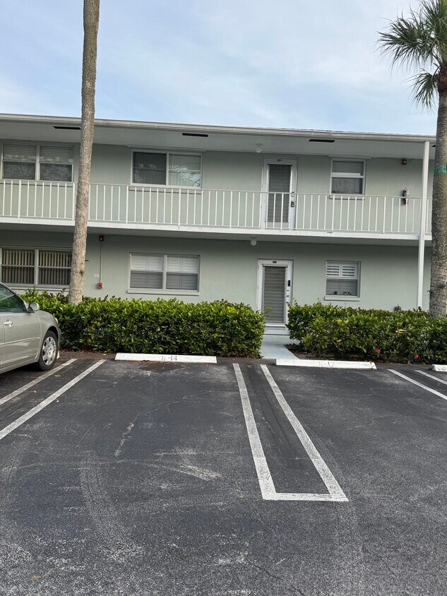 Foto principal - 2460 SW 22nd Ave