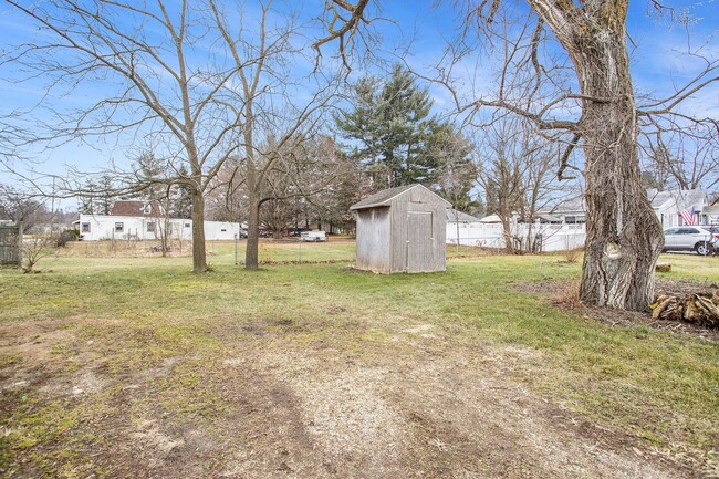 Building Photo - Three Bedroom Home in Battle Creek