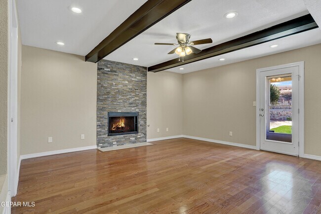 Building Photo - 6756 Bear Ridge Dr