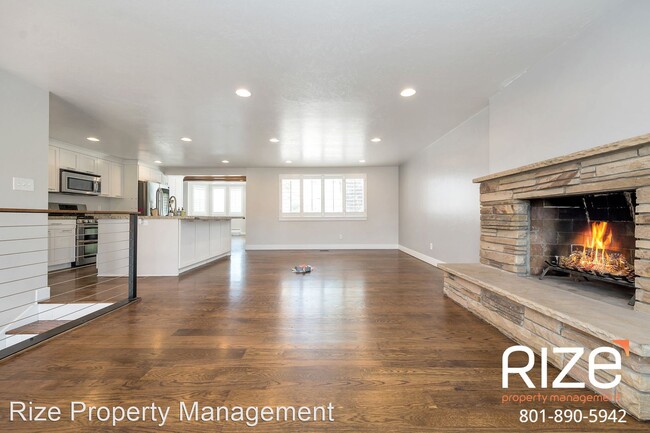 Building Photo - 5 br, 3 bath House - 2331 East Ellisonwood...