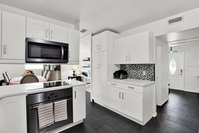 Foto del edificio - 6504 Lenore Dr