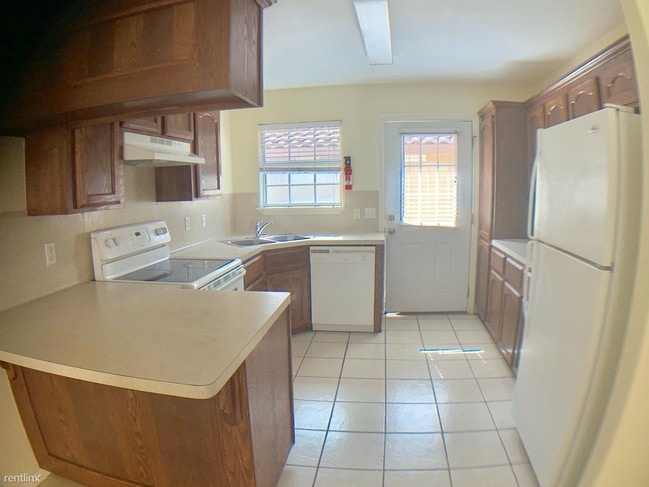 Building Photo - 2 br, 2 bath 4plex - 107 S Ridge Ln