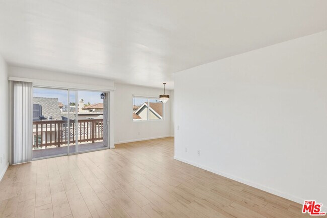 Foto del edificio - 2020 Graham Ave