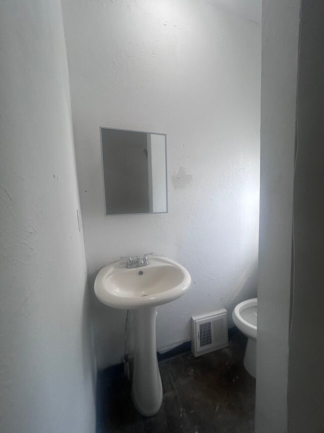 Foto del edificio - 2163 E 84th St