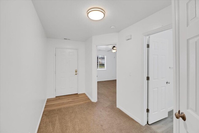 Building Photo - 261 W 200 N
