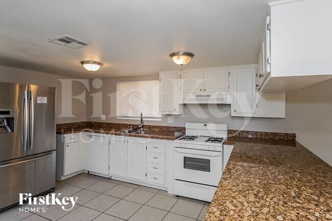 Foto del edificio - 4624 Cinderella Ln