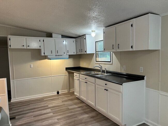 Foto del edificio - 5888 Stone Whitley Rd