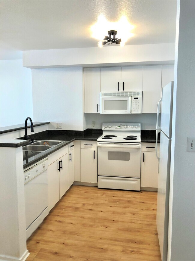 Kitchen - 8200 Oceanview Ter