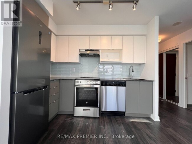 Building Photo - 120-1120 Varna Dr