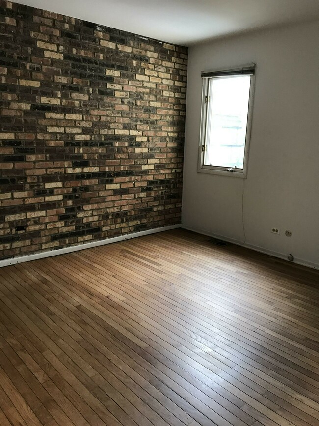 Building Photo - 1251 W Belden Ave
