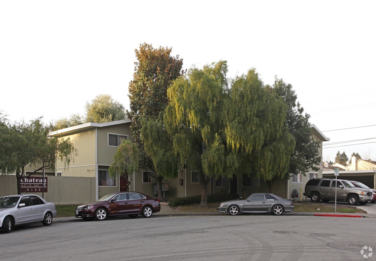 Building Photo - Chateau Villa Apartments