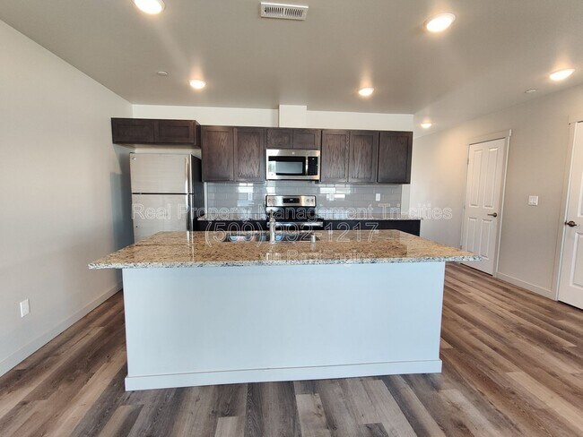Building Photo - 5748 W Albany Pl