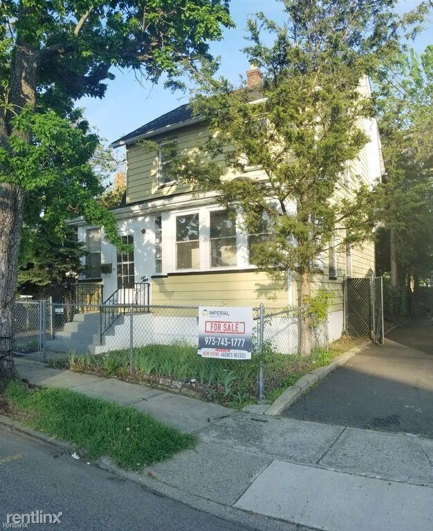 Primary Photo - 4 br, 2 bath House - 10 Temple Pl