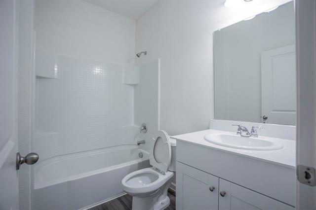 Building Photo - 1613 Escondido Dr