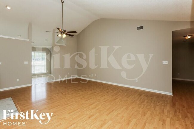 Foto del edificio - 200 Summer Hill Dr