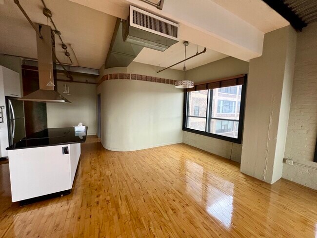 ZONA DE COMEDOR - 210 Lincoln St