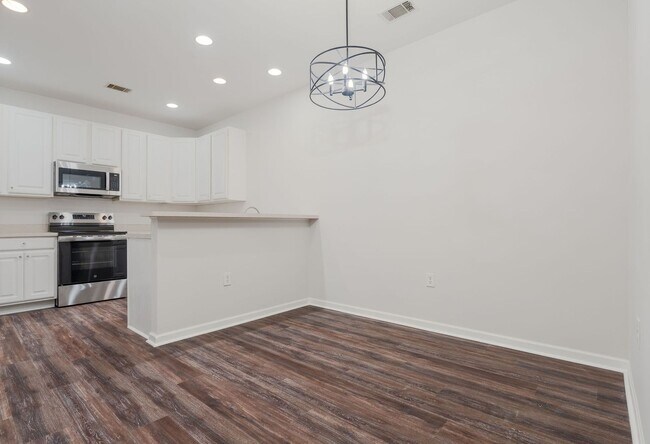 Building Photo - Cozy Lakeside Living in Moncks Corner!