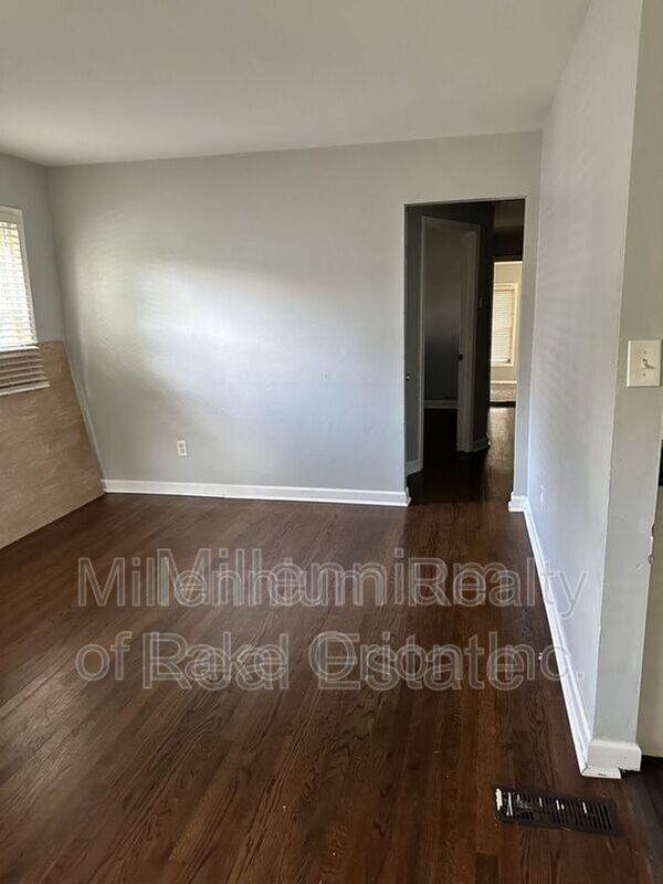 Foto del edificio - 260 W Longfellow Ave