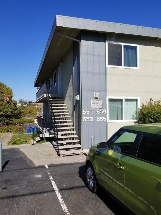 Beautiful Building With Views Of the Bay - 659 E I St