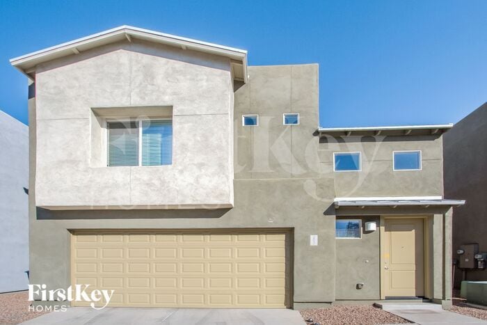 Primary Photo - 2852 N Fair Oaks Ave