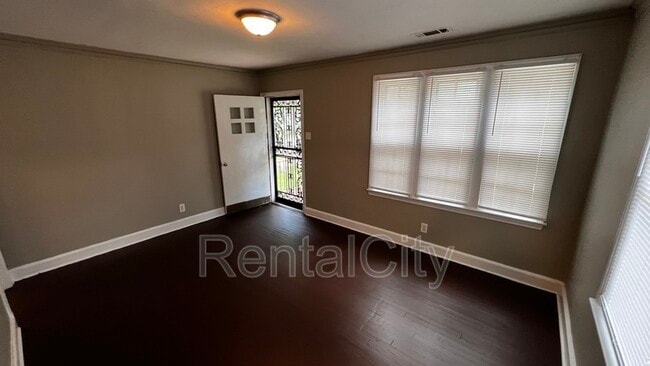 Foto del edificio - 3732 Hazelwood Ave