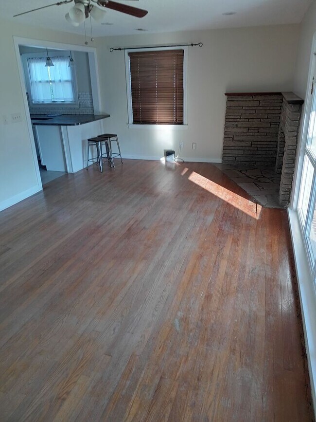Foto del edificio - 3 Bedroom / 1 Bath Home - Johnson City, TN