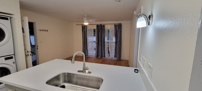 Building Photo - 383 Mananai Pl