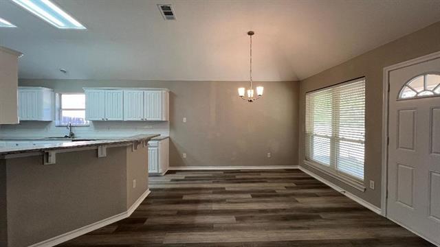 Foto del edificio - 8129 Hulen Park Cir