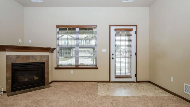 Building Photo - 470 Cambria Dr