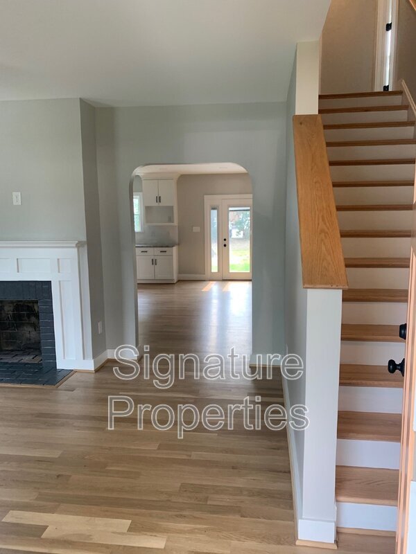 Foto del edificio - 6112 Ellis Ave