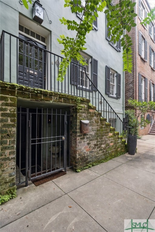 Building Photo - 18 E Jones St