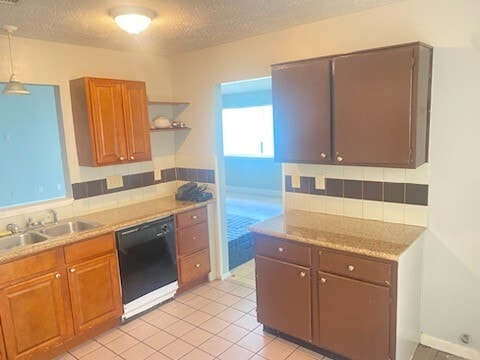 Building Photo - 1715 Meadow Green Dr