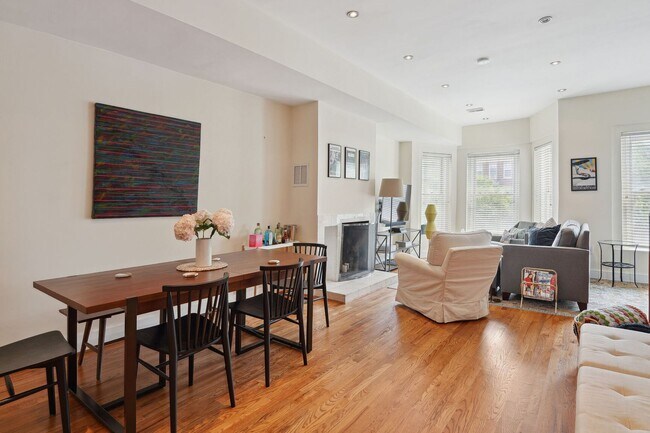Foto del edificio - Beautiful 3br/4ba Columbia Heights Home wi...