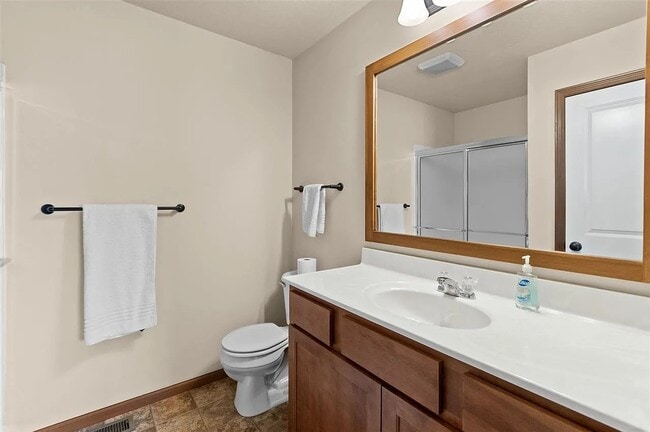 Building Photo - 1635 Burr Dr