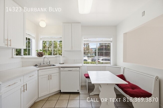 Foto del edificio - 14323 Burbank Blvd