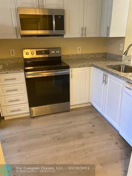 Foto del edificio - 2379 SW 15th St