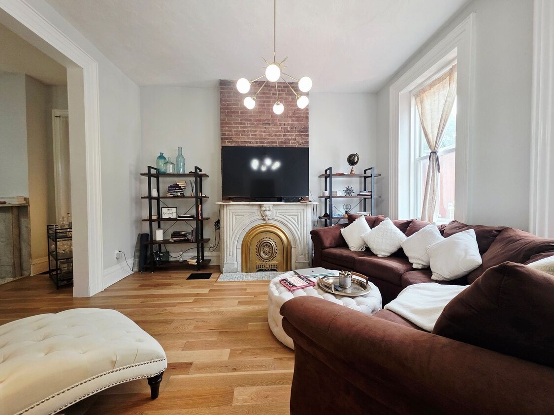 Renovated Manchester Gem with City Views & Modern Upgrades 3 beds 1.5 baths - Renovated Manchester Gem with City Views & Modern Upgrades 3 beds 1.5 baths