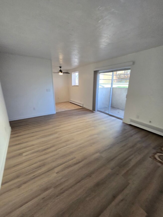 Building Photo - 2 Bedroom 2 bathroom condo located in Whea...