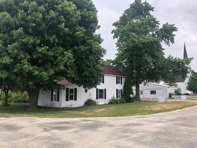 Large corner lot - 400 N Cherry St