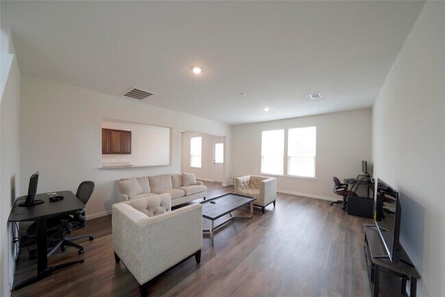 Building Photo - 6914 Telean St