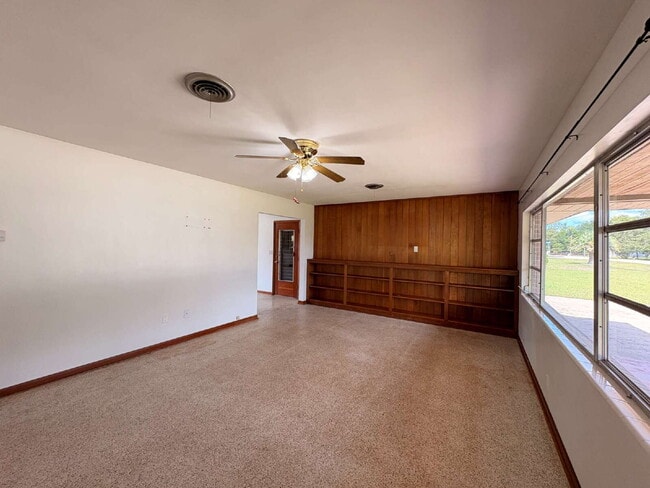 Building Photo - Ready to move-in 2-bedroom, 2-bath residence in the heart of Summerfield!