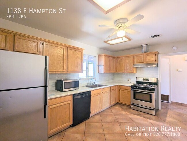 Building Photo - July Pre-Lease!! Beautiful red-brick 3bed/...