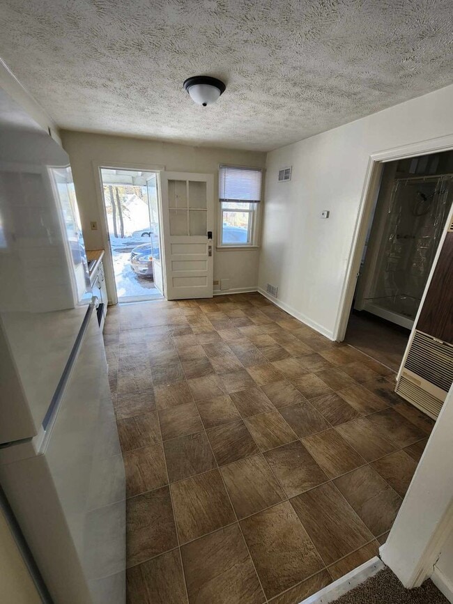 Building Photo - One Bedroom One Bathroom Single House