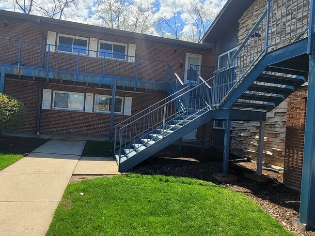 Building Photo - 1845 White Chapel Dr