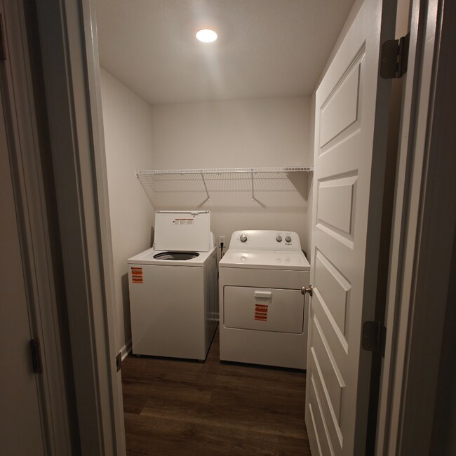 Foto del edificio - 6281 Firefly Dr