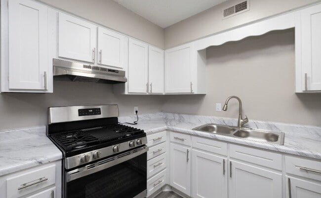 Building Photo - Willow Lakes - SMP