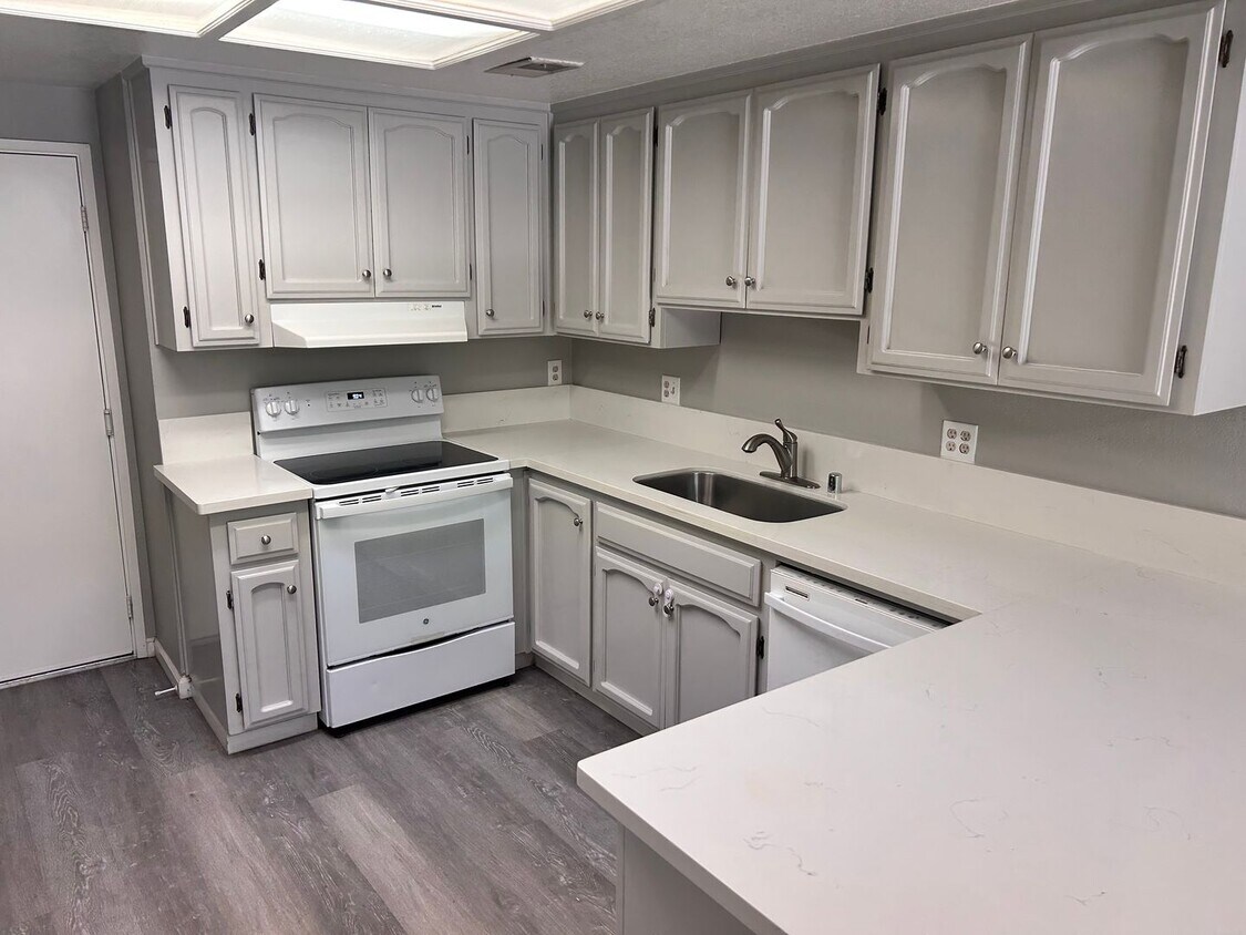 Foto principal - 3 Bedroom/3 Bath Tiffany Estates Ripon Ca